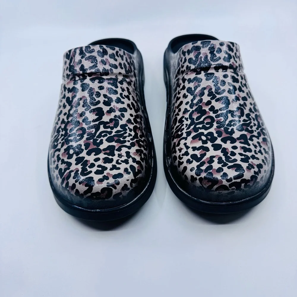 OOFOS slip clog